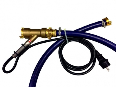 Der AquaPlus mit Stromanschluss, Heizleitung und Y-Kupplung